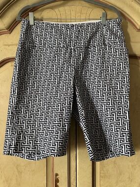 Soft Surroundings Black & White Geometric Pattern Flat Front Shorts